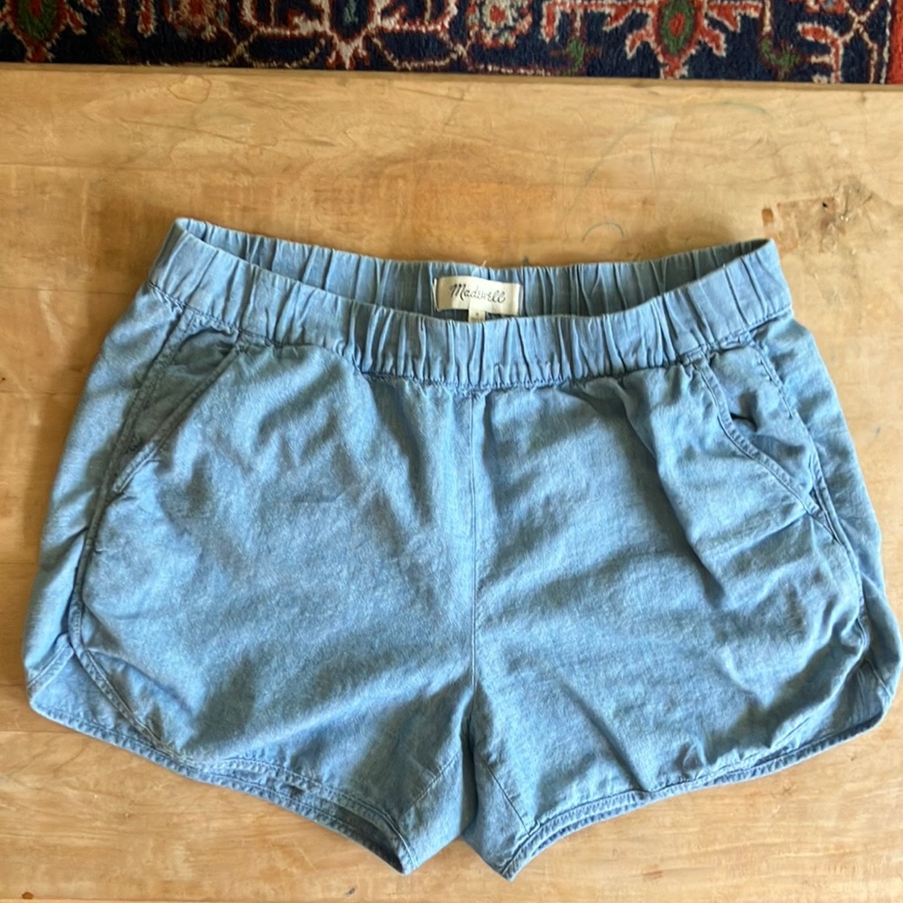 Madewell chambray pull on shorts. Size small.